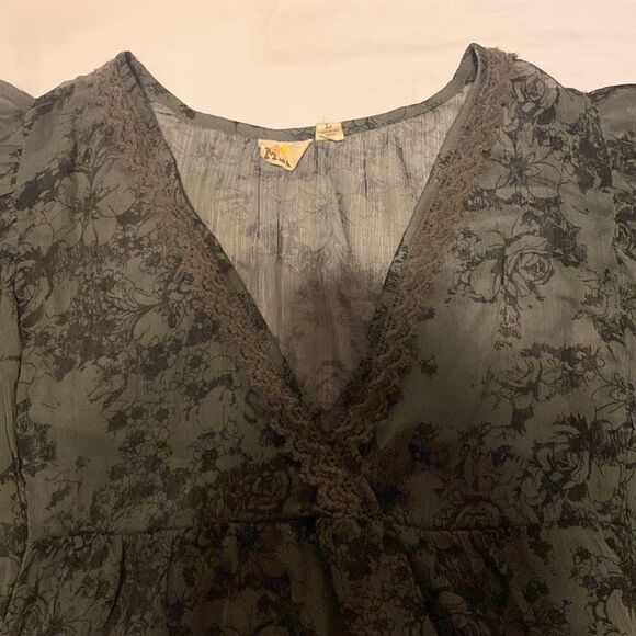 Y2k Mudd Floral Lace V-Neck Flowy Blouse Size Large NWOT - Picture 3 of 8